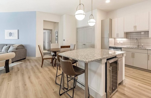 Far North Dallas Apartment | Landing | Amazing 2BD, Pool, Courtyard