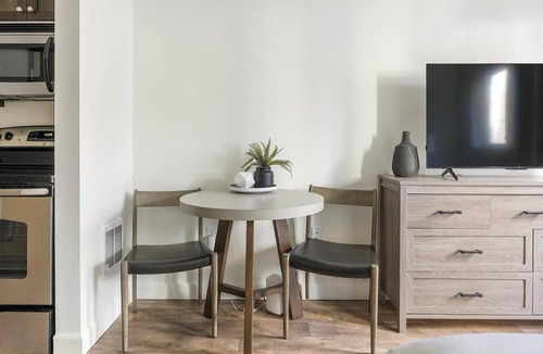 Pearl District Apartment | Landing | Amazing Studio, Courtyard, Gym