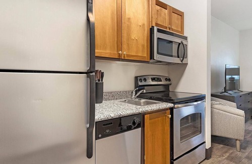 Pearl District Apartment | Landing | Amazing Studio, Gym, Courtyard