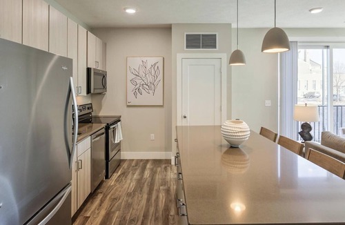 Woodburn Apartment | Landing | Chic 1BD, Pool, Gym