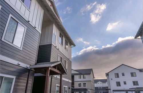 Woodburn Apartment | Landing | Chic 1BD, Pool, Gym