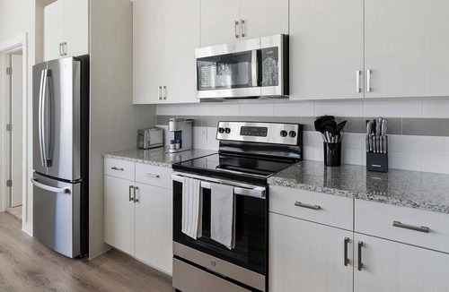 Conroe Apartment | Landing | Chic 2BD, Pool, Clubhouse