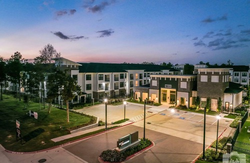 Conroe Apartment | Landing | Chic 2BD, Pool, Clubhouse