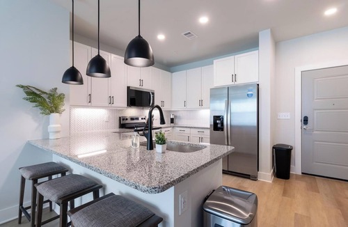 Freeport Apartment | Landing | Chic 2BD, Pool, Yoga Studio