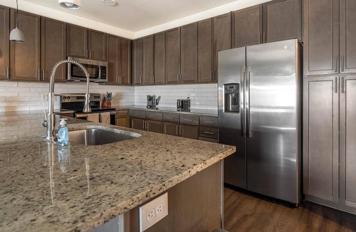 Stone Oak Apartment | Landing | Incredible 2BD, Pool, Gym
