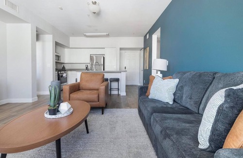 Rhodes Ranch Apartment | Landing | Modern 2BD, Gym, Clubhouse