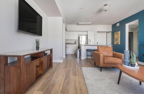 Rhodes Ranch Apartment | Landing | Modern 2BD, Gym, Clubhouse