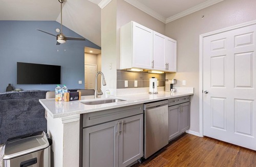 Webster Apartment | Landing | Modern 2BD, Gym
