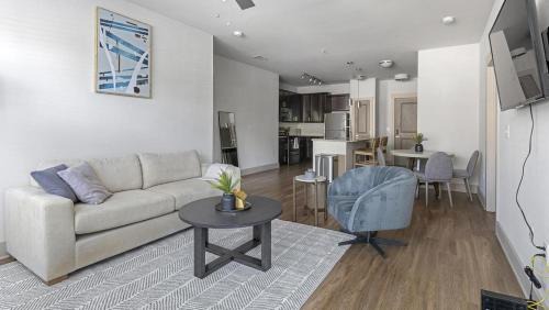 Crestline Heights Apartment | Landing - Modern Apartment with Amazing Amenities (ID1218X453)