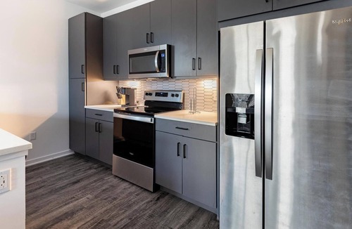 Coraopolis Apartment | Landing | Stunning 2BD, Courtyard, Clubhouse