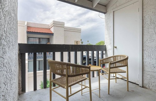 Maryvale Apartment | Landing | Stunning 2BD in Maryvale Village