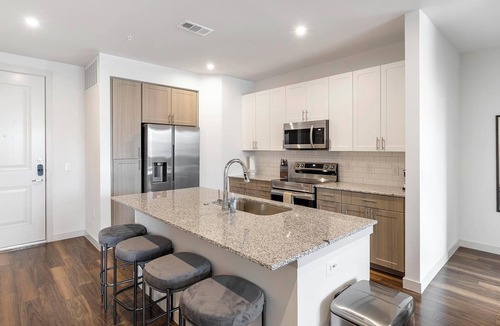 Fate Apartment | Landing | Stylish 2BD, Clubhouse, Pool