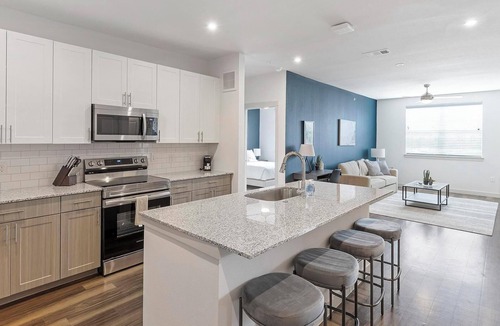 Fate Apartment | Landing | Stylish 2BD, Clubhouse, Pool