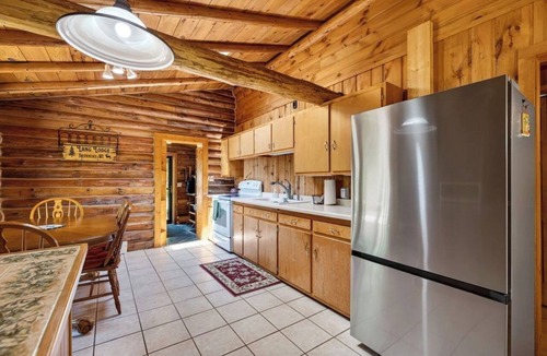 Drummond Cabin | Lang Lodge | Peaceful Waterfront Retreat on Picture Lake | 4 acres