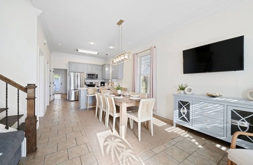 Holiday Beach House | Large Beachside Home w/Heated Pool – Perfect for Groups
