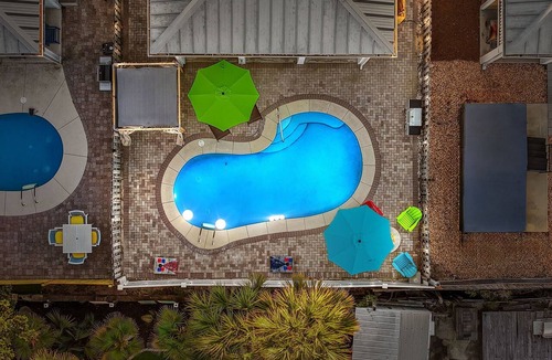 Holiday Beach House | Large Beachside Home w/Heated Pool – Perfect for Groups