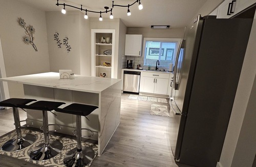 Southgate House | Large Cozy Home