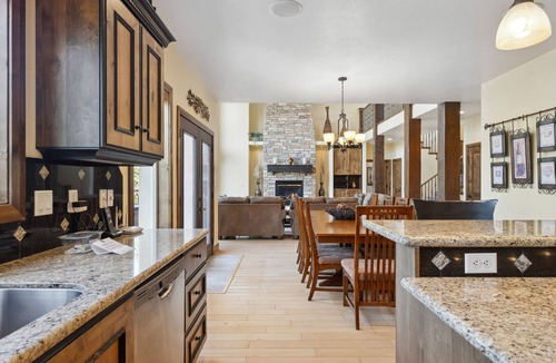 Zion National Park East Entrance Cabin | Large Family Cabin minutes from Zion National Park