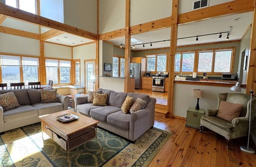Union Pier House | Large home Assoc Beach across street Firepit Scrnd Porches