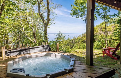 Baiting Hollow House | Large home with wraparound ocean views