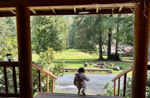 Ashford Other | Large Lodge at Rainier Lodge (0.4 miles from entrance)