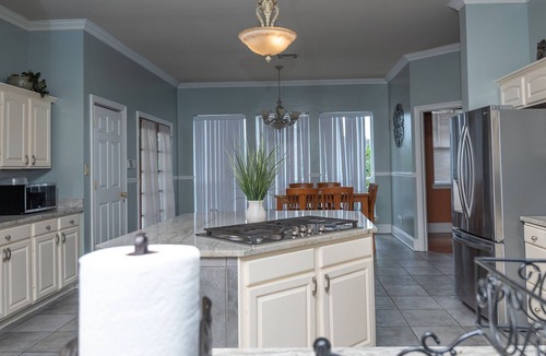 Algiers House | Large Mini Mansion 5 bedroom home, Bed and Breakfast
