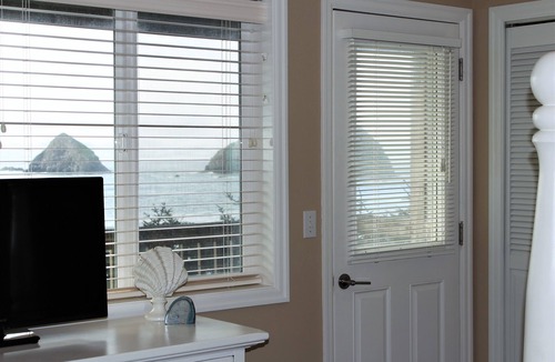 Oceanside House | Large Ocean View Home with Guest Quarters Close to the Beach Four Large Decks