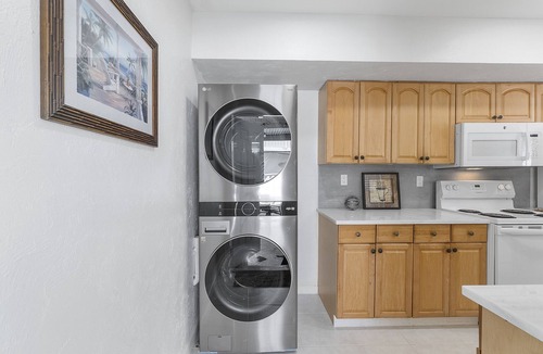 Santa Barbara Estates Apartment | Large Poolside 1 bedroom with laundry