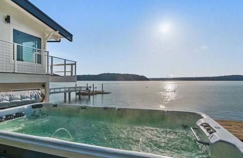 Shelton House | Large Private Family Beach House | HotTub Firepit Kayaks MiniGolf