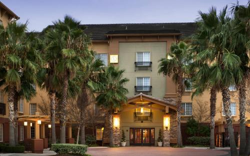 Hillsboro Hotel | Larkspur Landing Extended Stay Suites Hillsboro