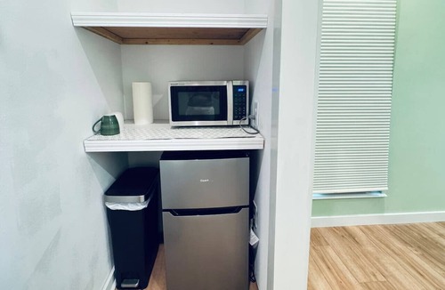 Gulf Breeze House | Laurel Breeze Cozy 2BR 2BA | Affordable & Pet Friendly
