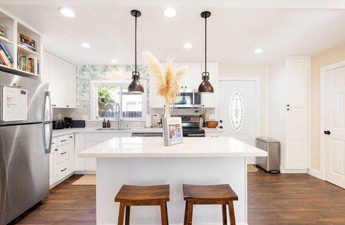 Cully House | LAUREL HOUSE : A Quiet Oasis in NE Portland