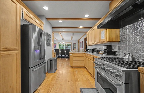 Welches Cabin | Lazy Bear Lodge: Hot Tub, Game Room & Dogs OK