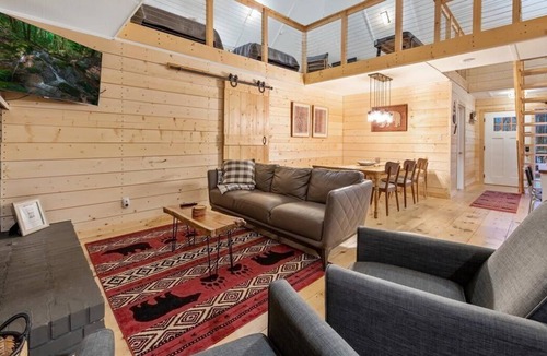 Ellijay Cabin | Lazy Bear - Walnut Mountain cabin with hot tub