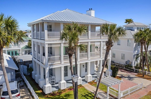 Crystal Shores House | Lazy Bones - Vacation Home Near the Beach with Private Pool & Golf Cart