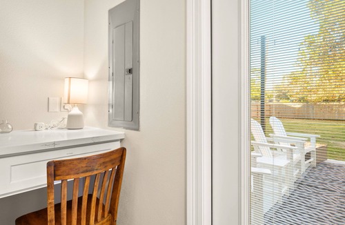 Lake Charles House | Lazy Lime Townhome - Near Golf & Casinos - Sleeps 8