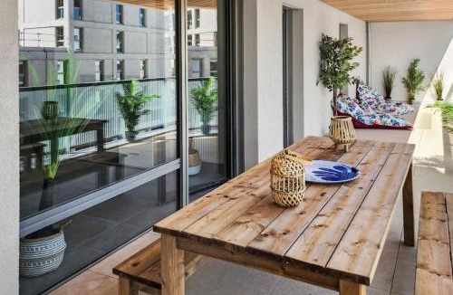 Bron Apartment | Le Bronfleur