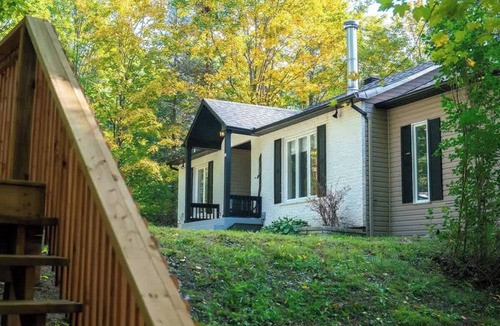 Sainte-Marcelline-de-Kildare House | Le Panda | Relaxing chalet with spa, lakefront