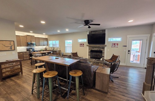 Toccoa House | LED Mini Golf-Disc Golf-Hot Tub-Arcades-PT & More