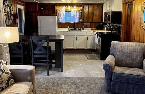 Maple City Cabin | Leelanau County Hidden Gem on Little Traverse Lake