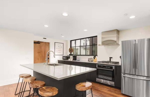 Grand Rapids Apartment | Lehigh Suite - Urban Sanctuary Luxury Stay with Private Parking
