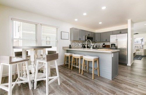Northeast South Bend House | Less than 1 mile to Notre Dame Stadium, Sleeps 10+ w/huge tailgate-ready yard!