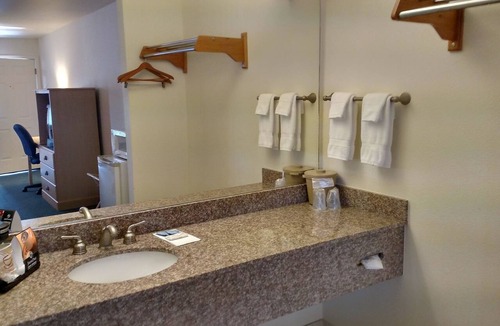 Woodland Hotel | Lewis River Inn