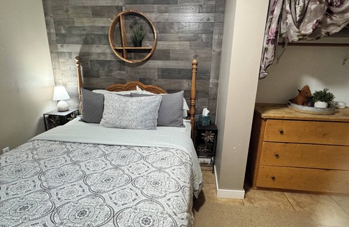 New Harmony House | Life is good on the farm