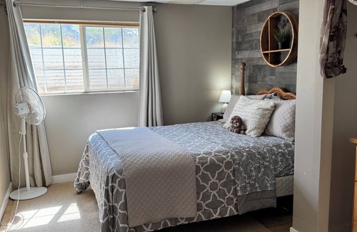 New Harmony House | Life is good on the farm