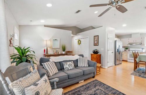 Pensacola House | Life's a Breeze - 5min to Pcola Beach , Families