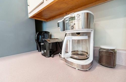 Pensacola House | Life's a Breeze - 5min to Pcola Beach , Families
