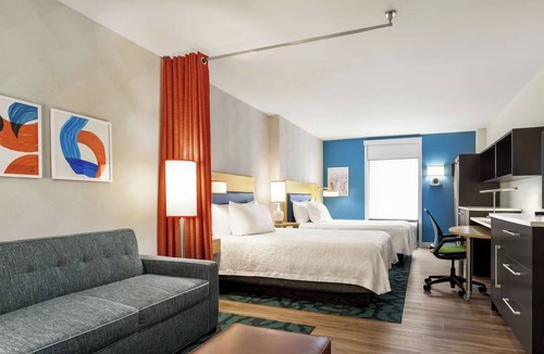 Queens Hotel | Light-Filled 2 Queen Studio Offering Modern Comfort and Spacious Layout