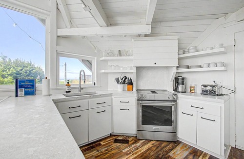 Tierra Del Mar House | Lighthouse - Oceanfront, stunning, updated classic