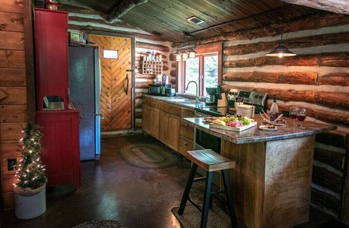 Rock Falls Cabin | Lil’ Kickback On Elk Creek (Eau Claire area)